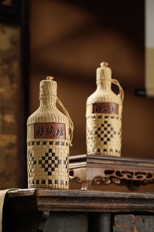 白酒場景圖拍攝 彩陶坊藤編系列產(chǎn)品