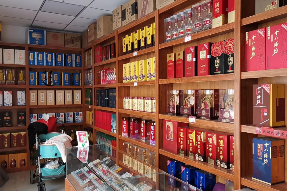 你發(fā)現(xiàn)沒(méi)?實(shí)體店紛紛倒閉,煙酒店卻能日入斗金,老板:全靠4點(diǎn)